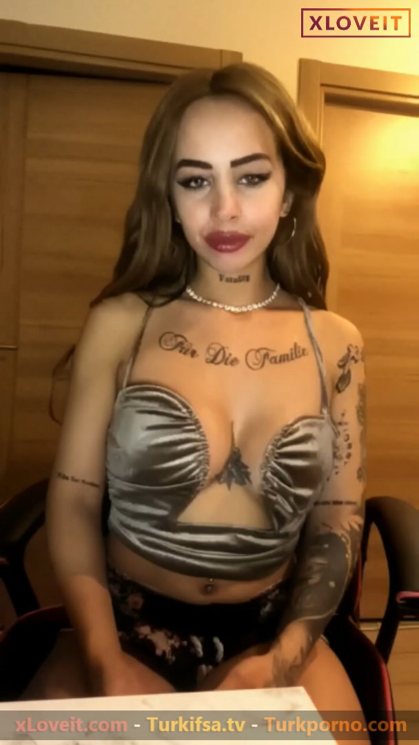 Shawty ifşa Sexy Esmer Türk hatundan canlı yayın seyret